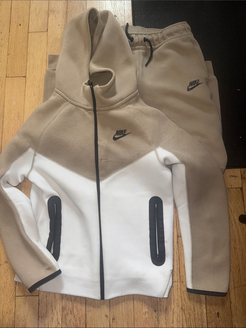 Nike KIDS MEDIUM Tan & White Full-Zip Hoodie Jacket Nike pro suit